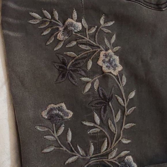 DG2 Skinny Jeans Stretch Leggings with Embroidery Sz 4P - Picture 2 of 10